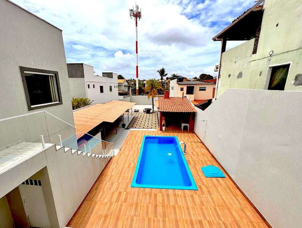 Mansão com piscina e churrasqueira para a família