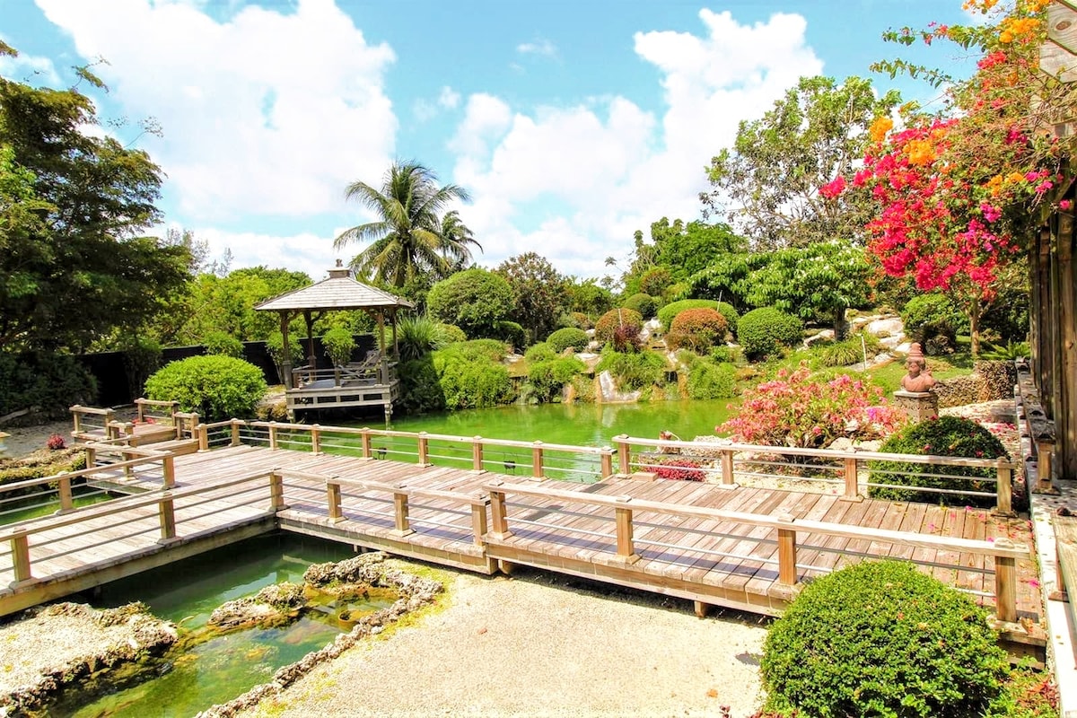 罕見日本花園中的舒適湖邊小屋