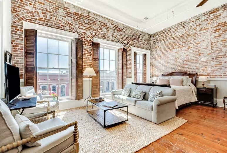 Sleeps 13! Entire 3rd floor Hendley Market Lofts