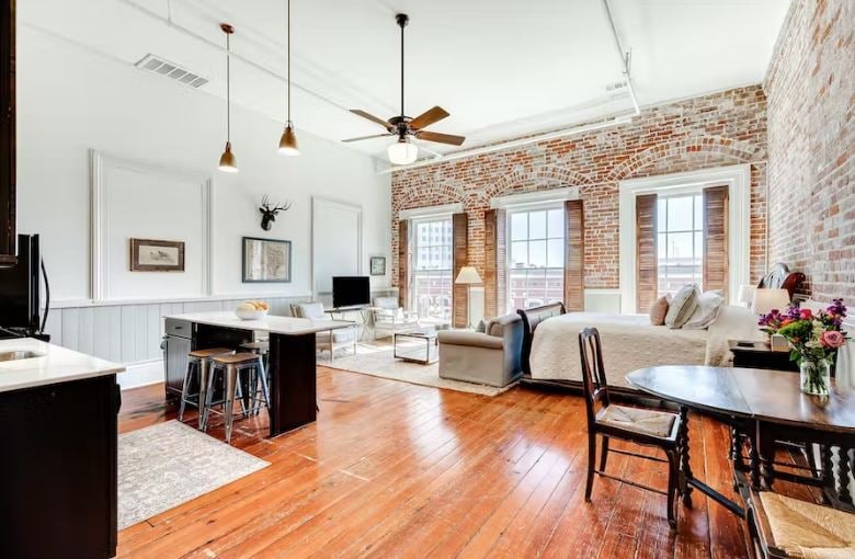 Sleeps 23! Hendley Market Lofts