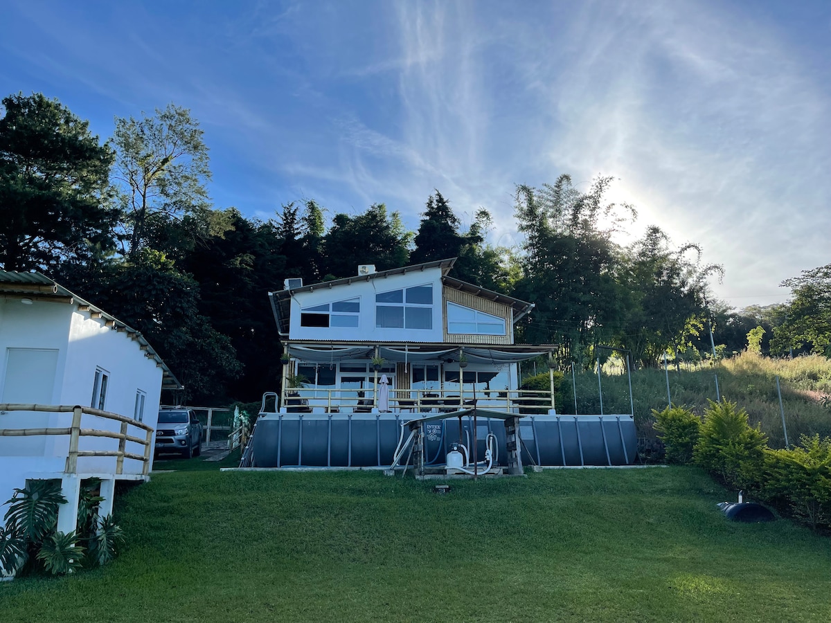 Hermosa Casa Bamboo Con Vistas!