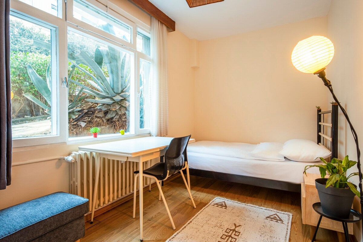 Peaceful Room in Kadikoy