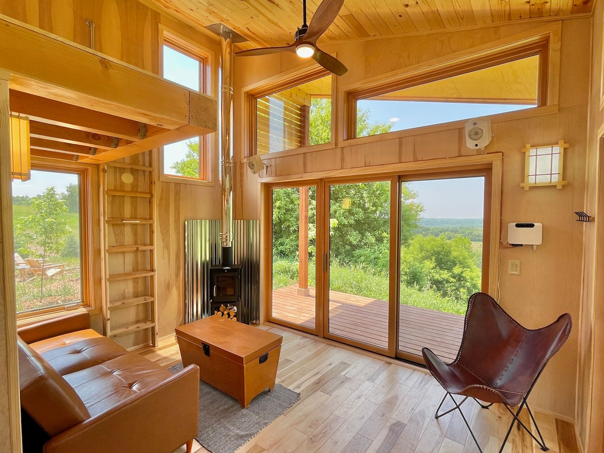 Wolf Creek Luxury Eco-Tiny Home on the Ridge