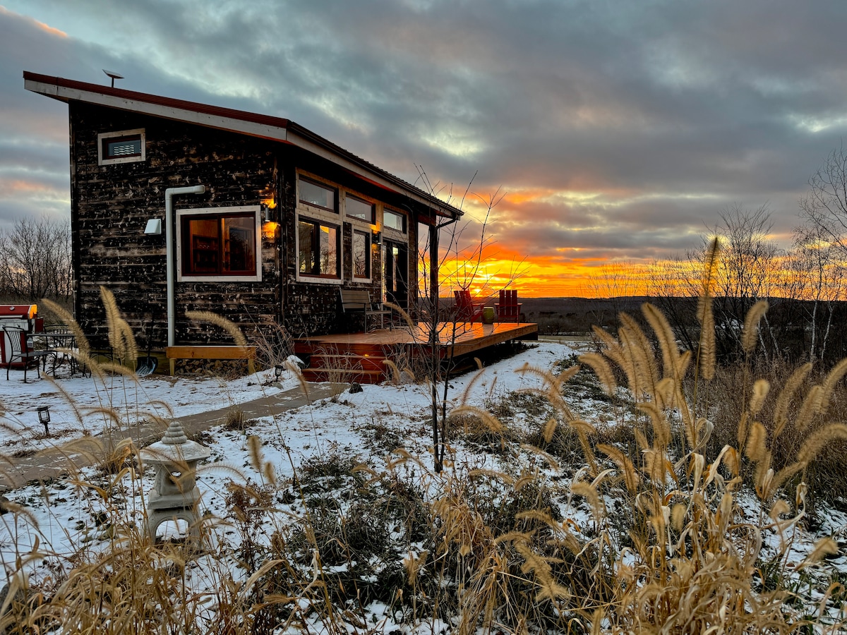 Wolf Creek Luxury Eco-Tiny Home on the Ridge