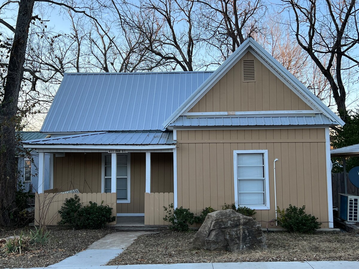 Oak Street Cottage