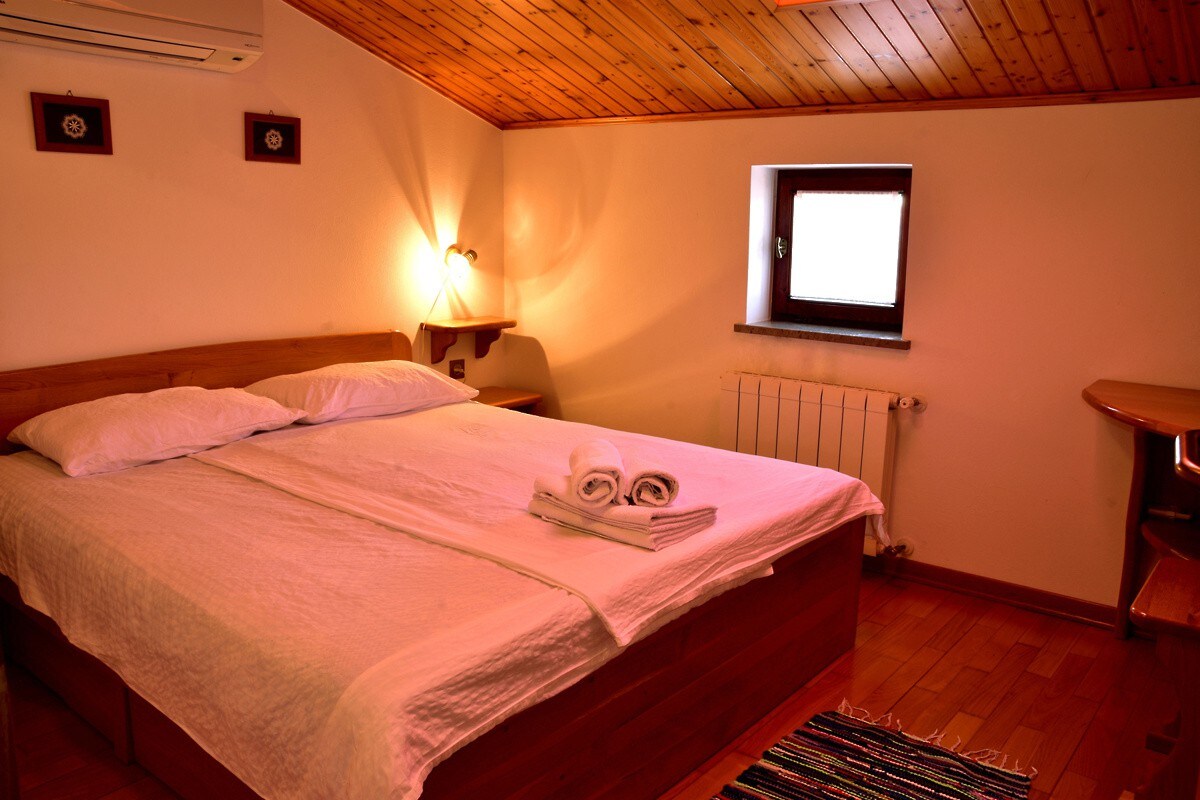 Double Room on Tourist farm Škerlj