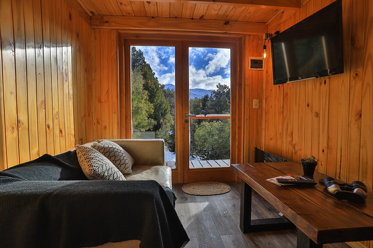 Cozy Tiny cabin.