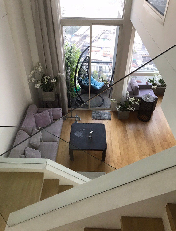 70 sq m WI-FI 1 bed 1 livingroom duplex high floor