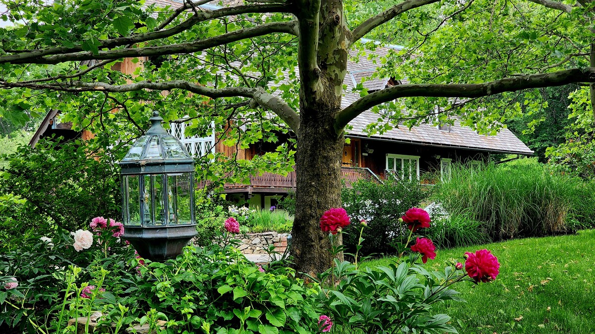 位于康涅狄格州利奇菲尔德16英亩私人土地上的瑞士度假木屋