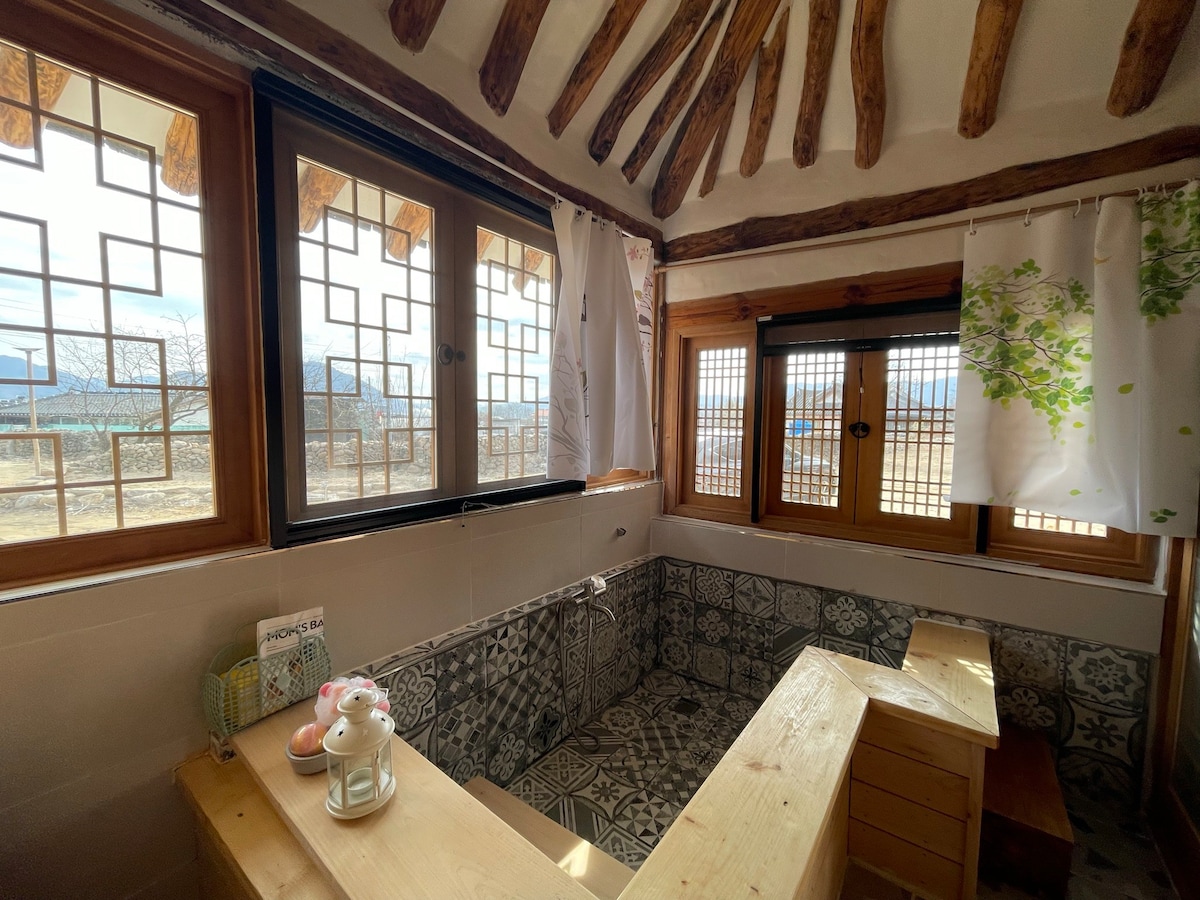 Jukrokjeongsa Love House ：私人韩屋、光束投影仪和室内浴缸，可供2 ~ 3人入住
