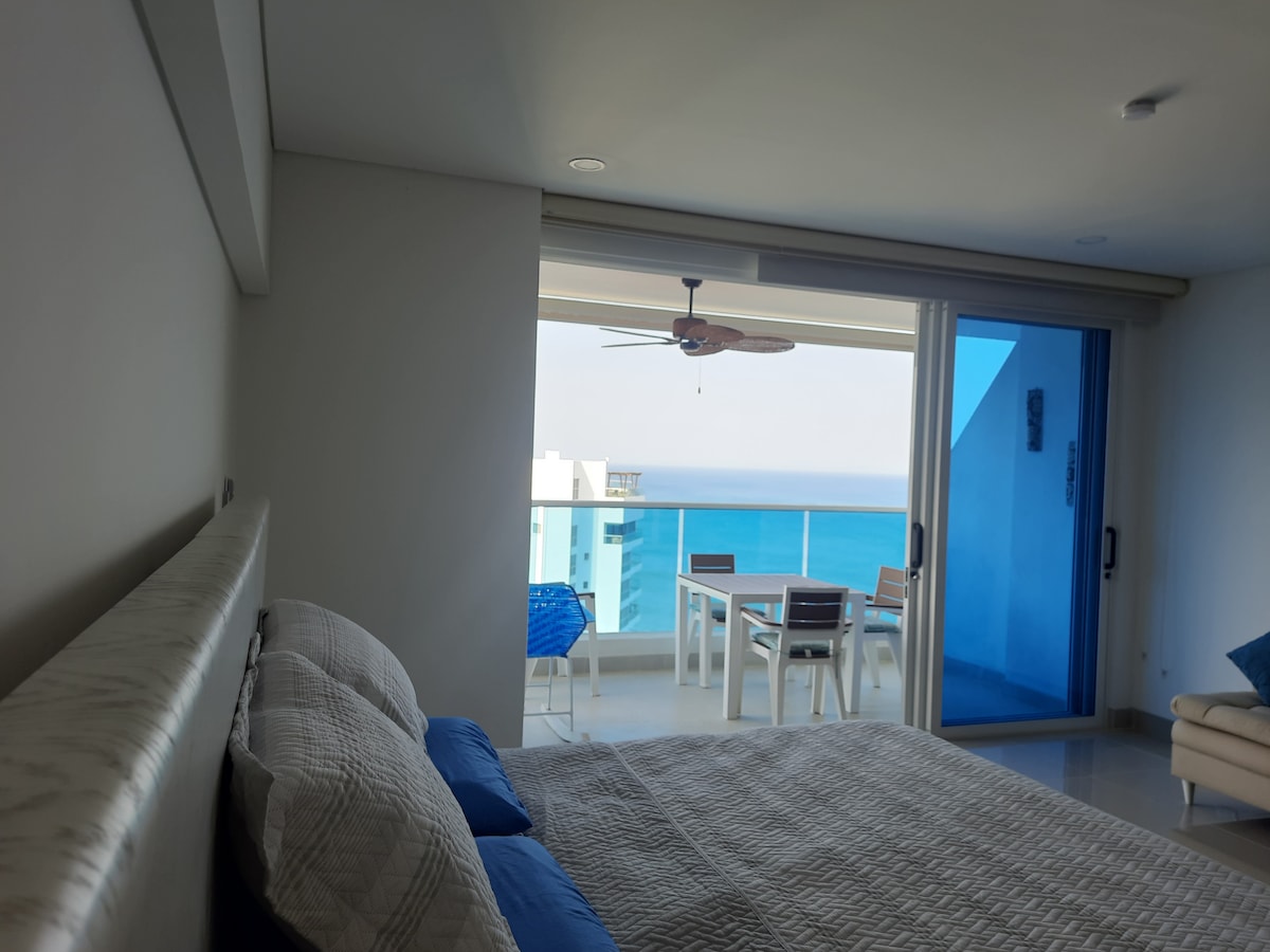 Magnífico ApartaSuite 742 con vista directa al mar