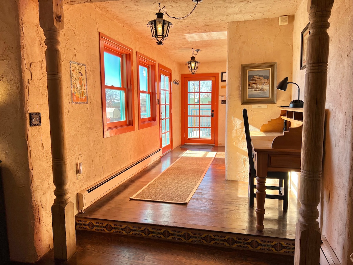 Rooftop Apartment, Downtown Taos