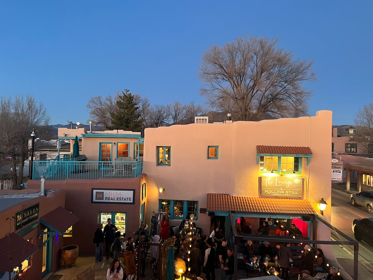 Rooftop Apartment, Downtown Taos
