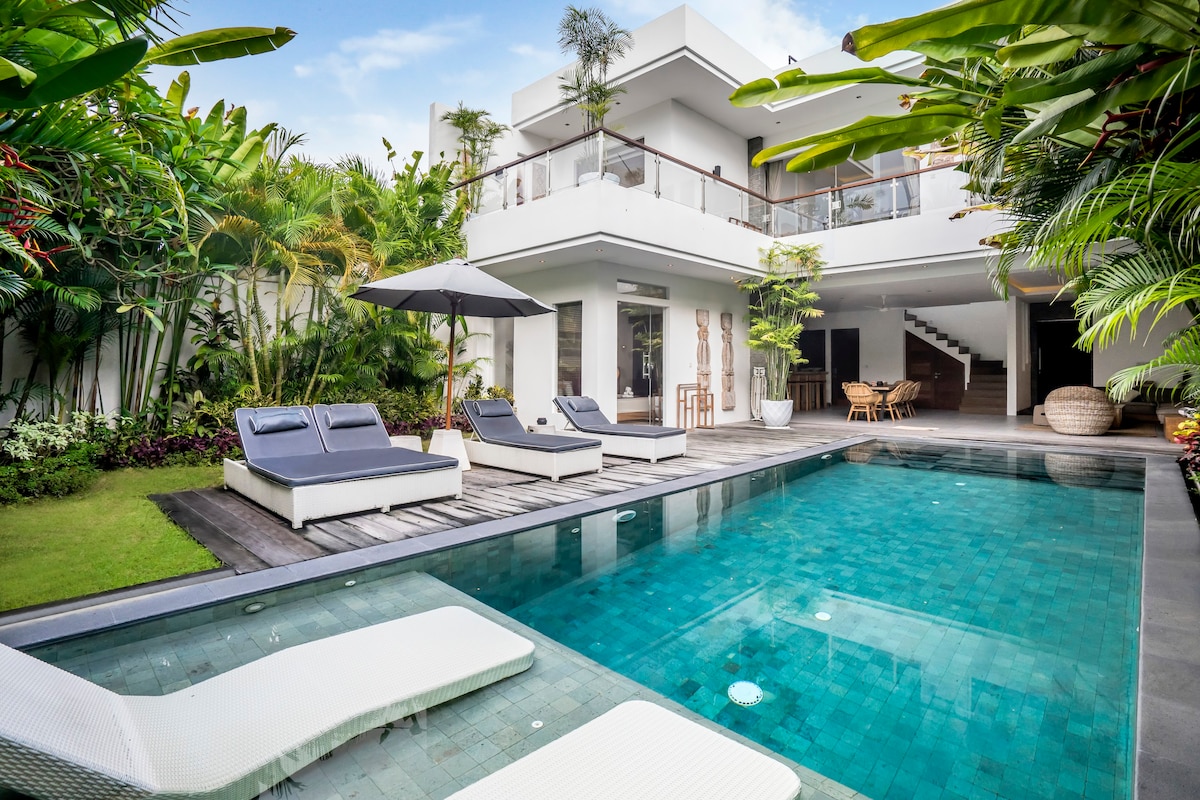巴厘岛水明漾海滩附近的迷人4卧泳池别墅