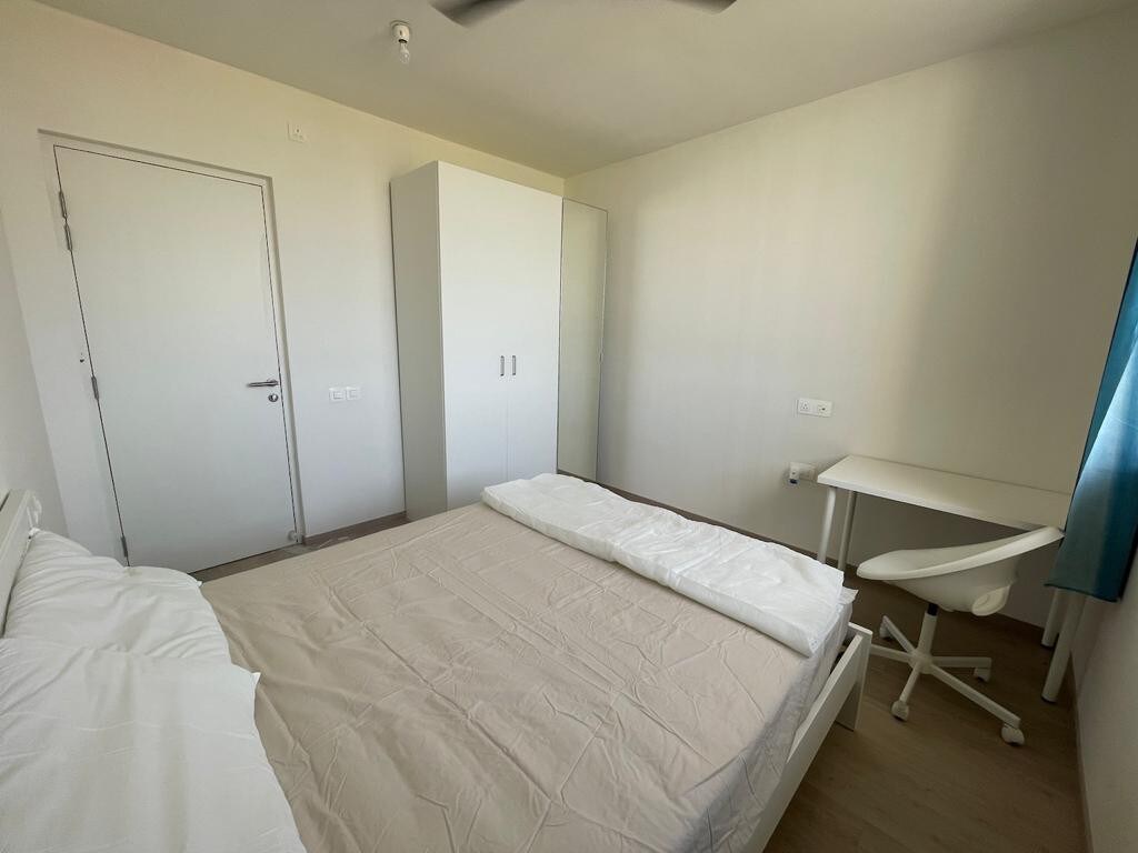 Private room with air conditioning near airport
