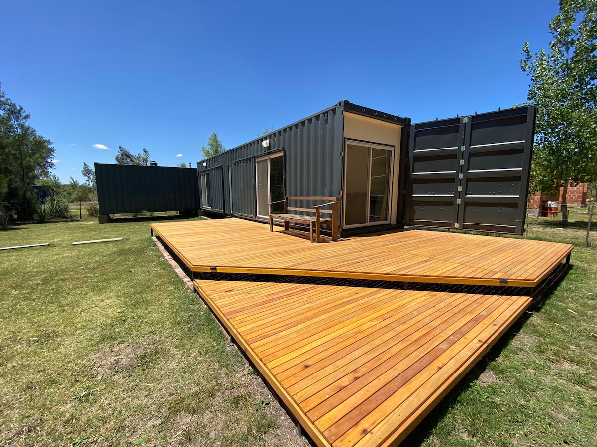 Aire de campo, naturaleza y bienestar. Container.