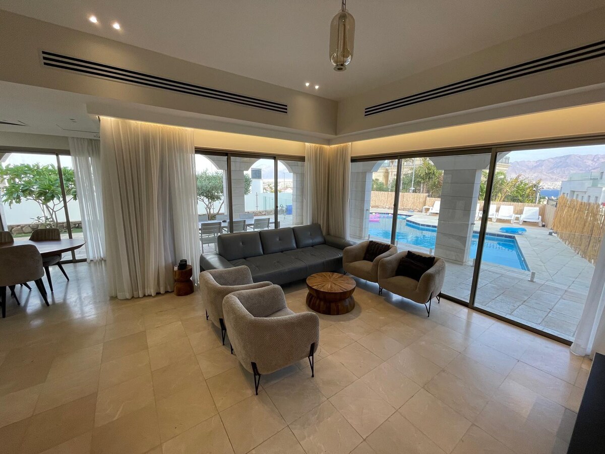 Villa Keshet Eilat - 6 bedrooms and a heated pool