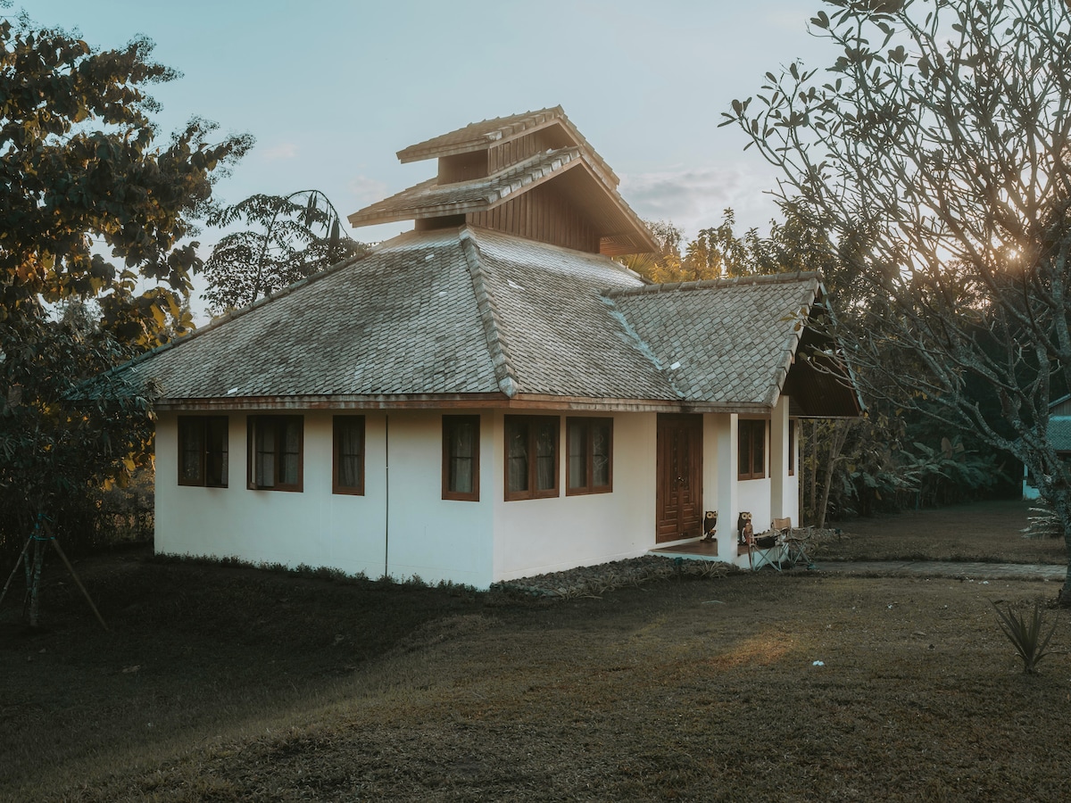 Spacious 3-Bedroom Bungalow for Groups & Families