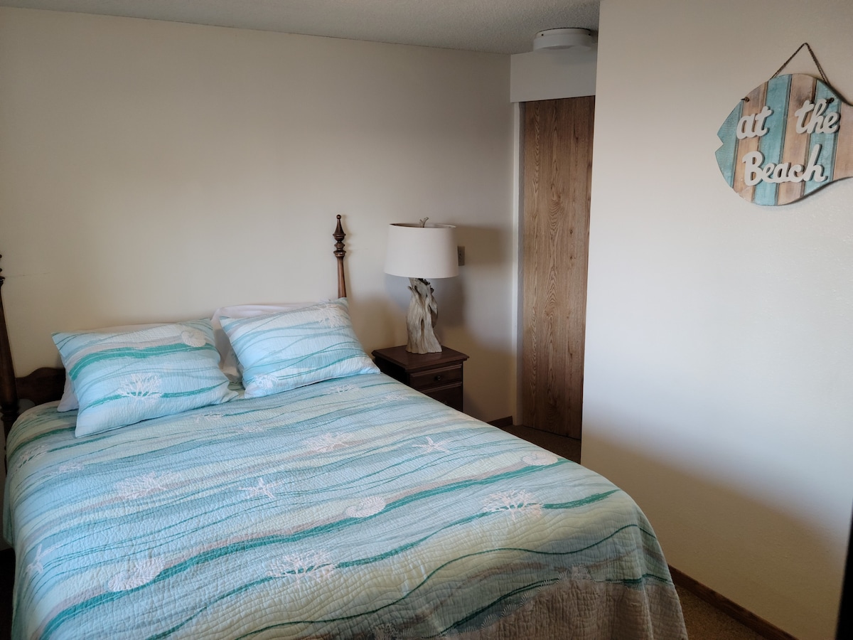 Bay Motel - Ocean View 2 Rooms w/ Kitchen #216