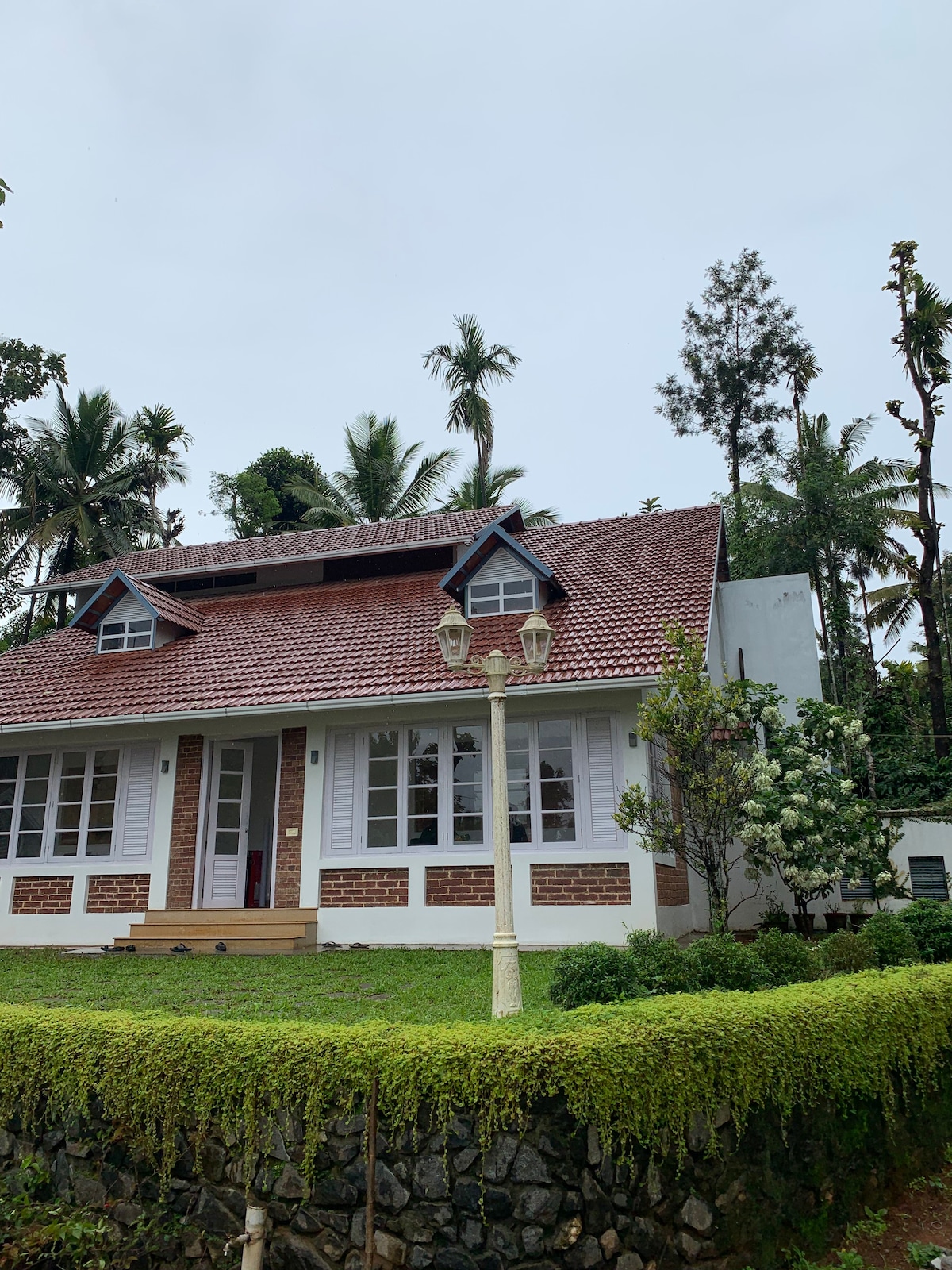 Cottage white - Estate Living amongst coffee