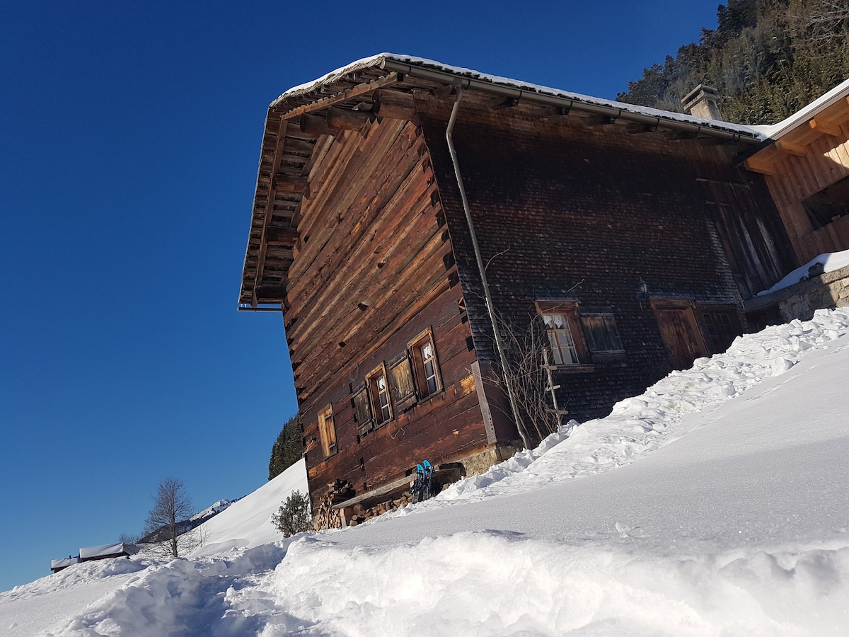 古朴的山间小屋「简单舒适」