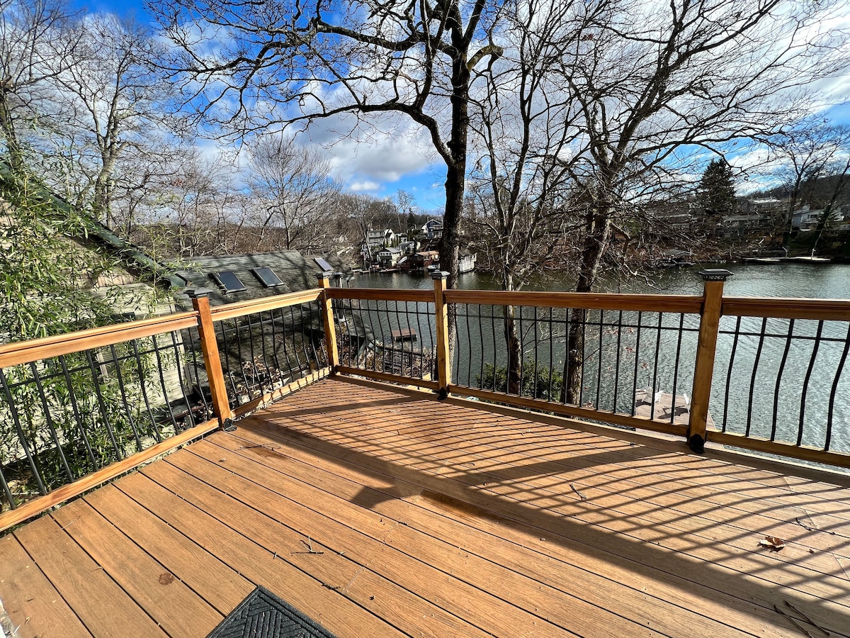 Lakehouse w/ Hot Tub, Boat Dock, Pool Table/Games