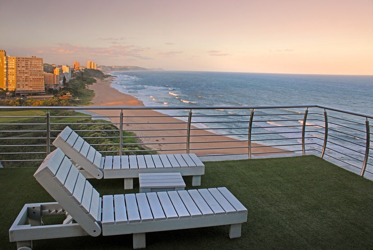 Luxury Penthouse on the Beach - Live Like Royalty