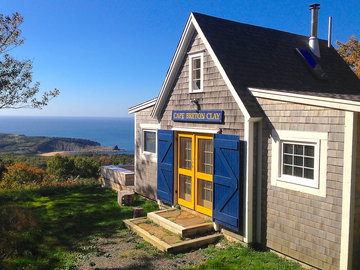 Classic shingled cottage 3 minutes from the beach