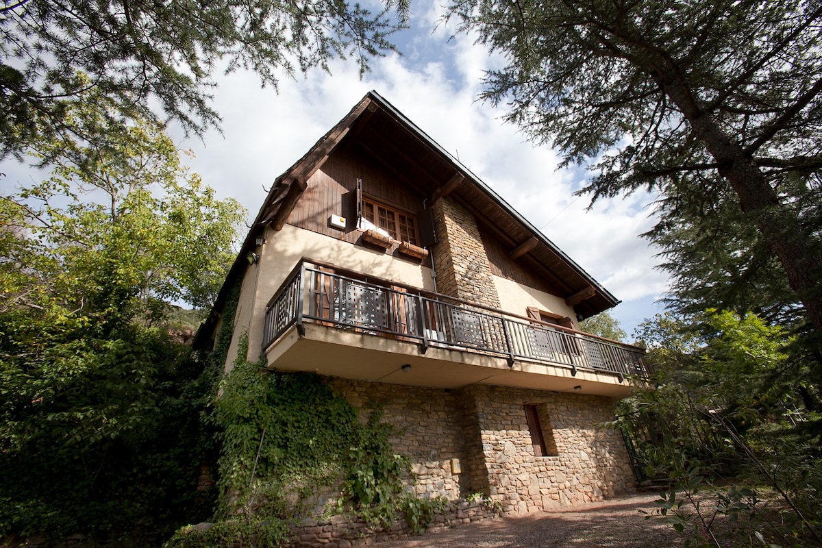 “La Caseta del Bosc”山上的房子/乡村小屋