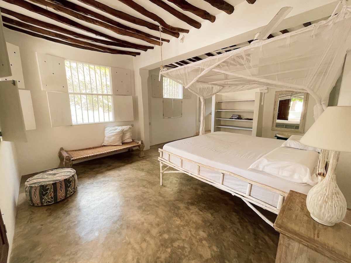 Starfish: En-suite room in a boutique villa, Shela