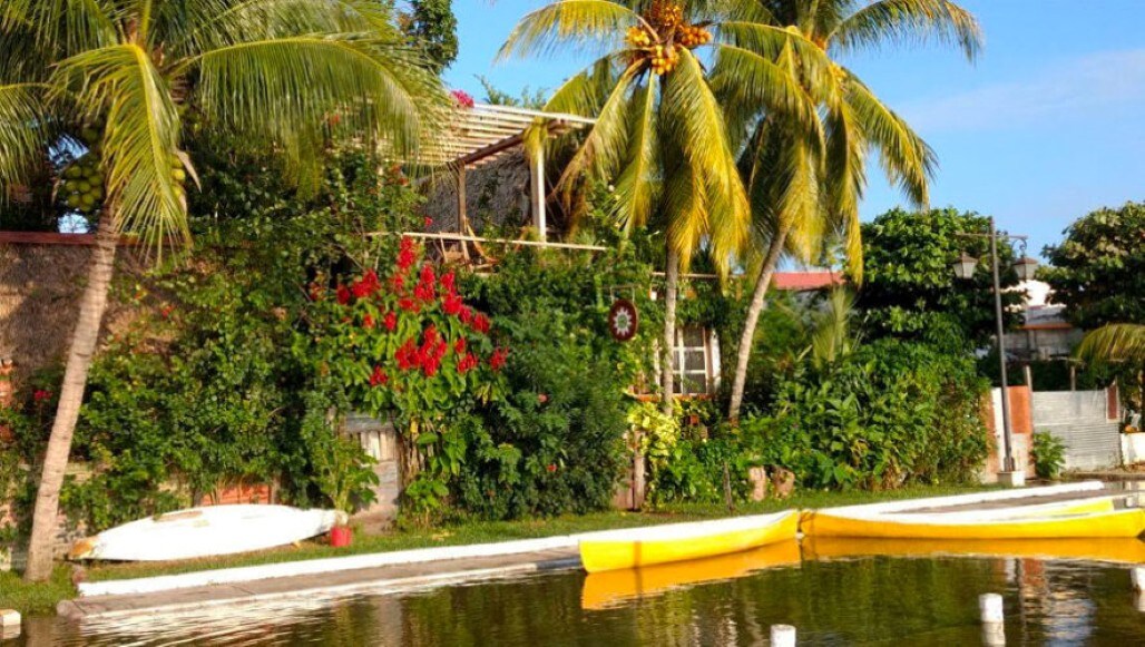 Habitación cama doble /Casa Maracuyá