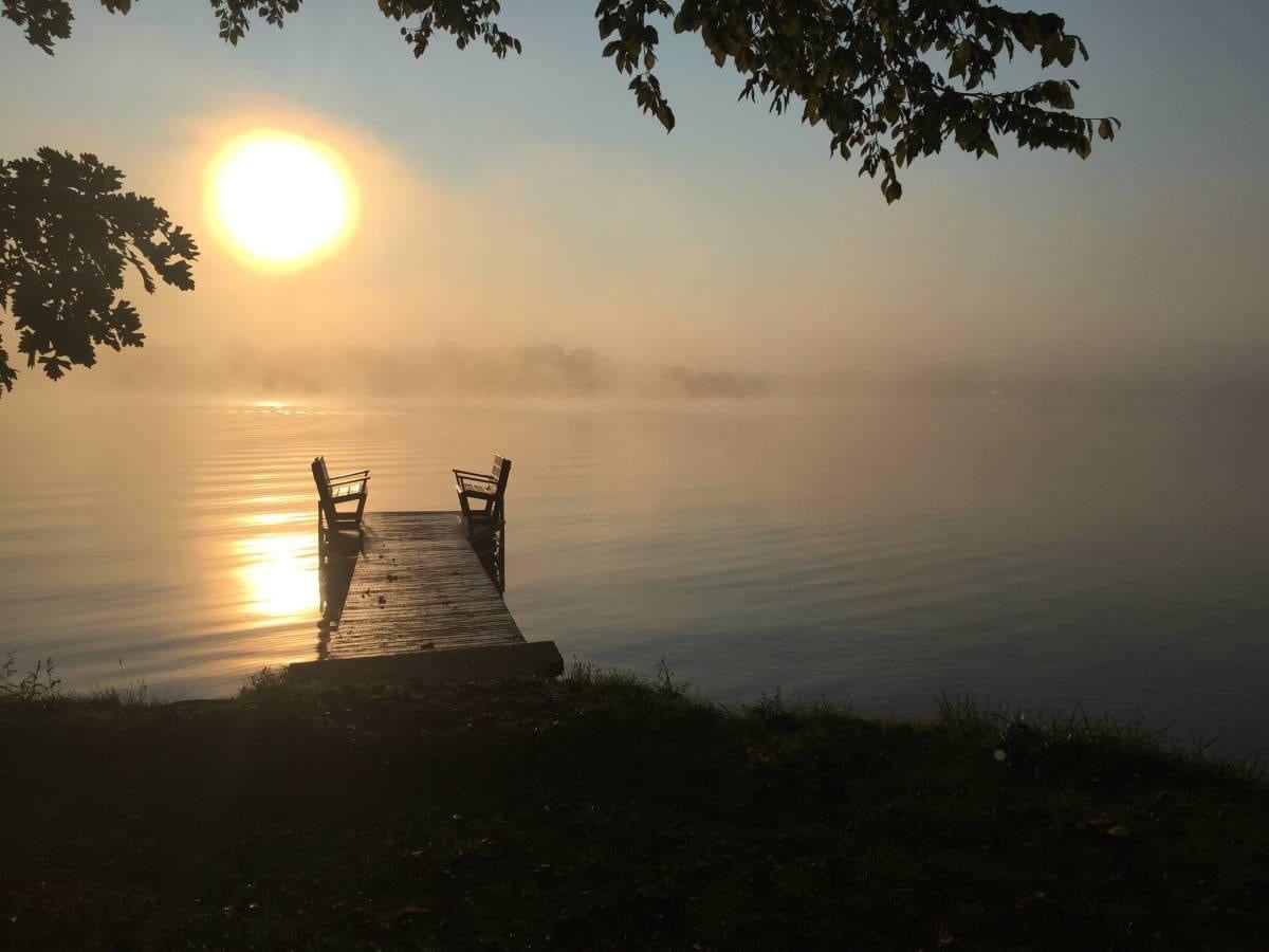 Peaceful cottages on Long Lake w/ beach & fire pit