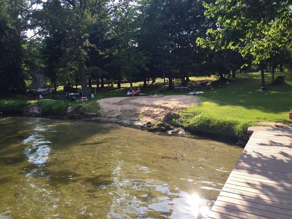 Peaceful cottages on Long Lake w/ beach & fire pit