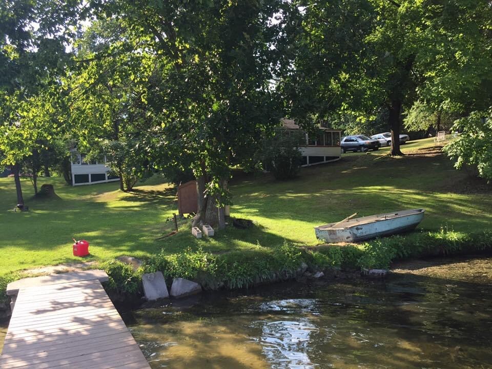 Peaceful cottages on Long Lake w/ beach & fire pit