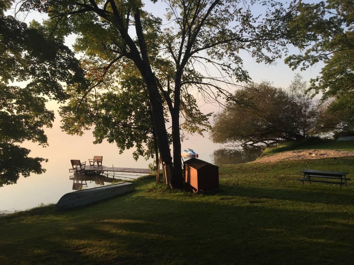 Peaceful cottages on Long Lake w/ beach & fire pit