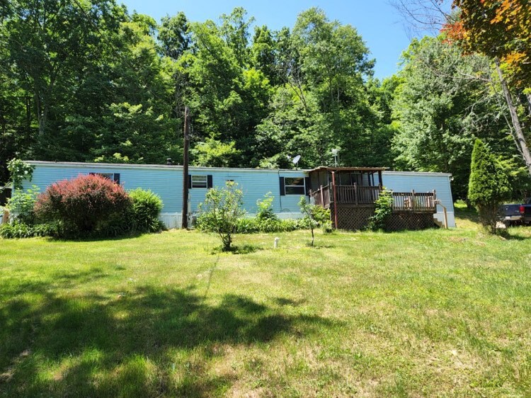 Cheerful, 3 Bedroom home with fire pit!