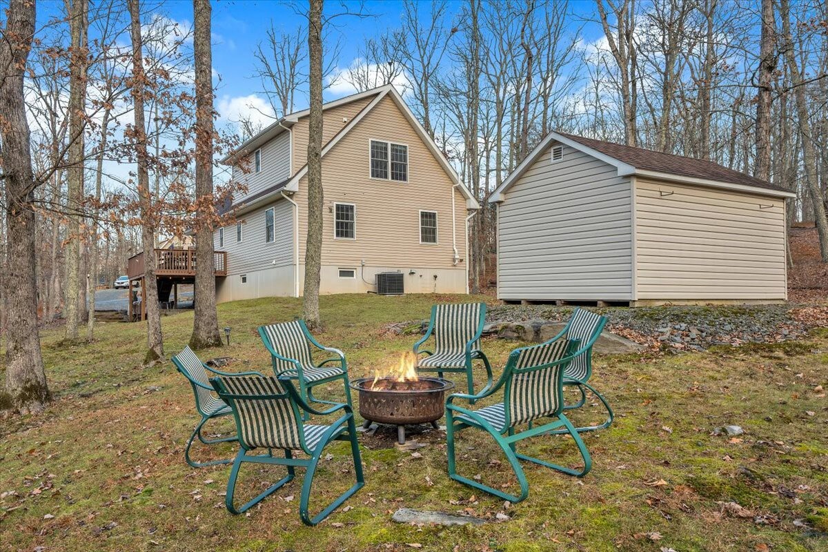 Guest Favorite Poconos Family Home-Great Amenities
