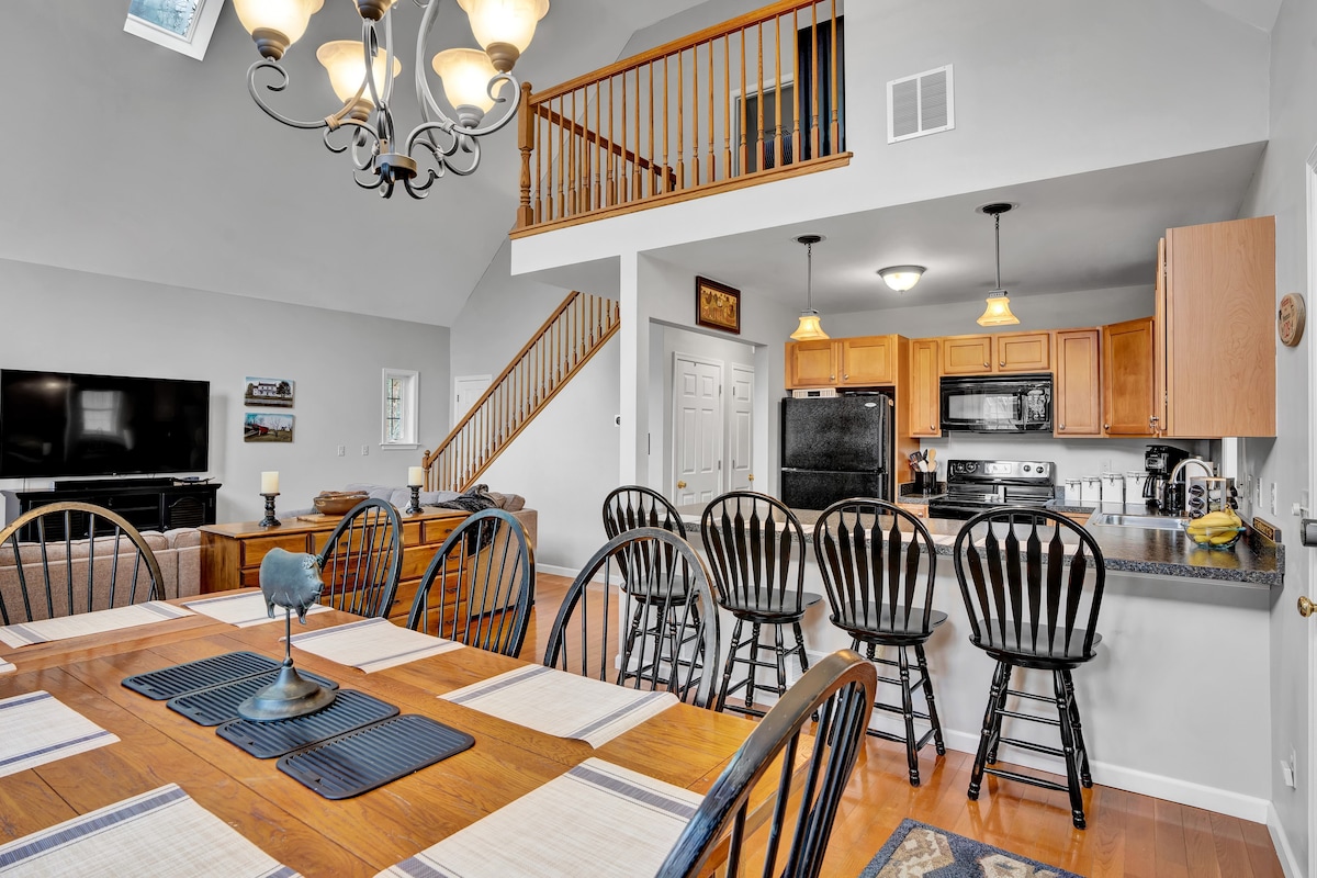 Guest Favorite Poconos Family Home-Great Amenities