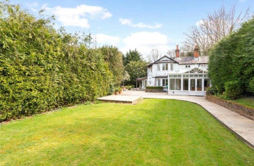 Expansive countryside cottage