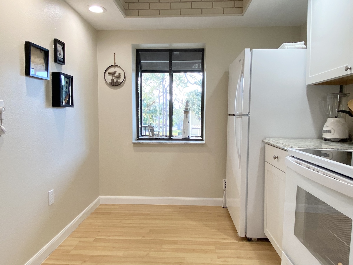 Updated spacious 2be/2ba condo