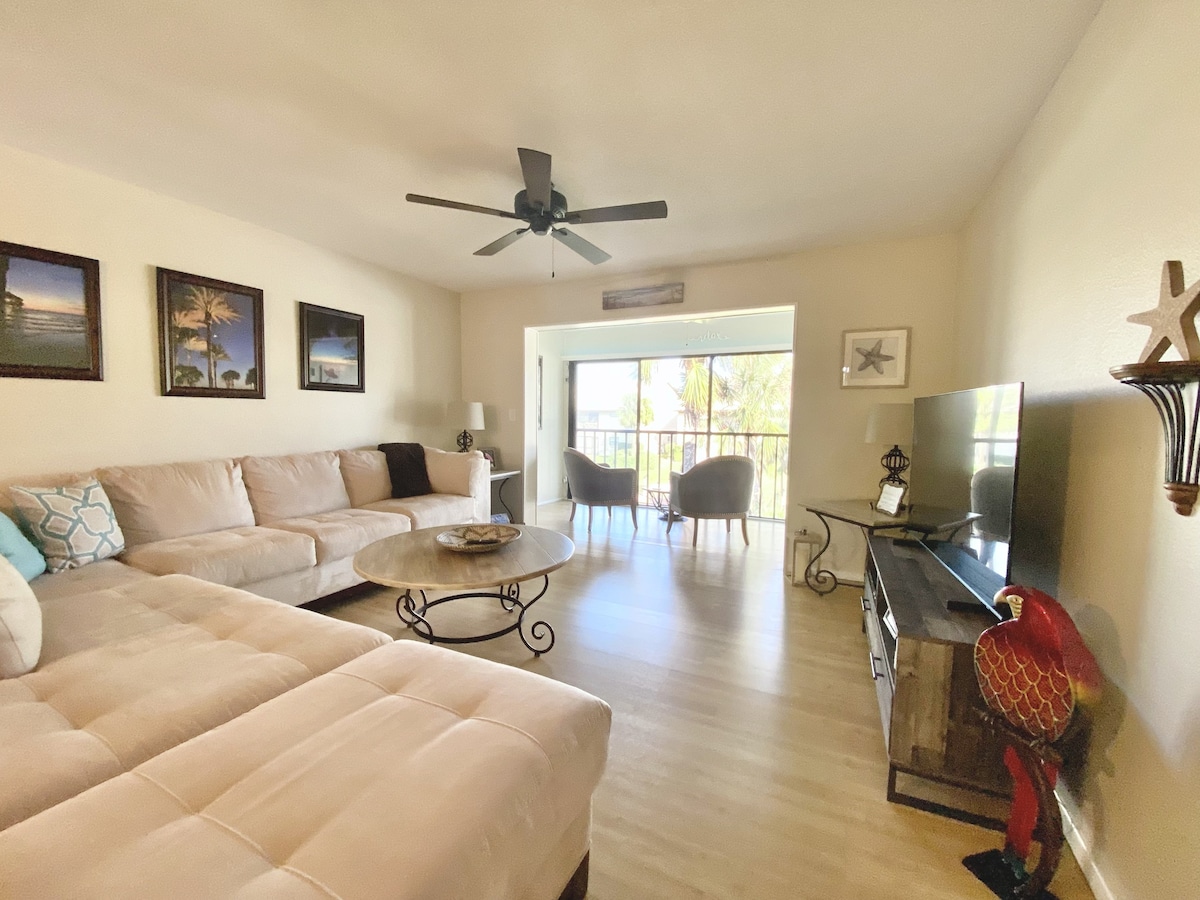 Updated spacious 2be/2ba condo