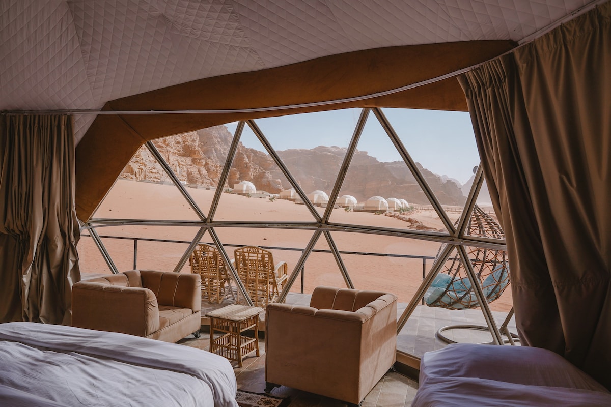 Luxurious and Panoramic Martian Tent in Wadi Rum