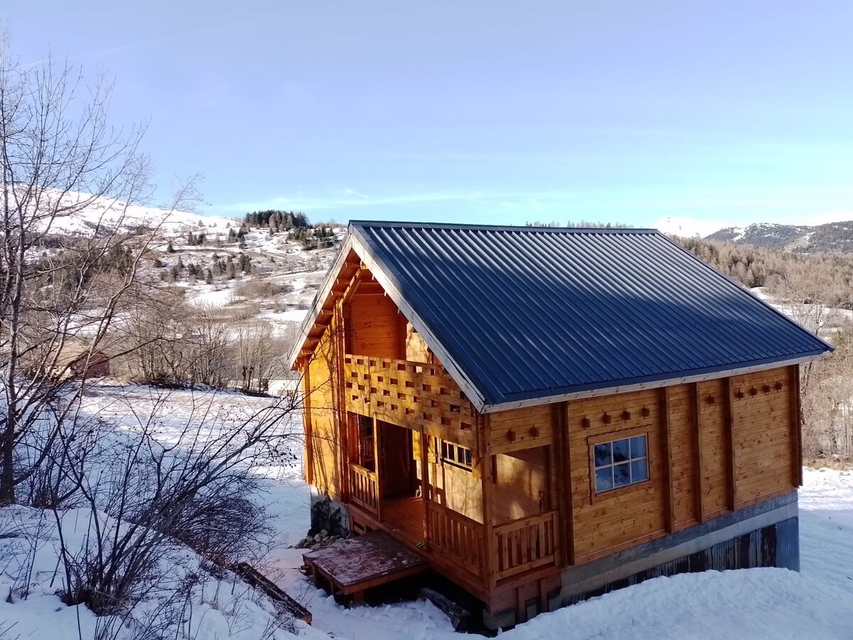 大型度假木屋，可容纳6人，位于安静的区域，距离滑雪胜地4公里