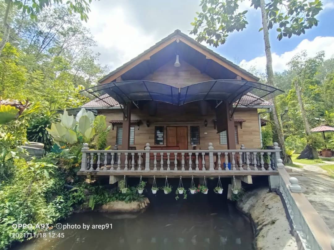 Gaharu Campsite and Resort Chalet R1
