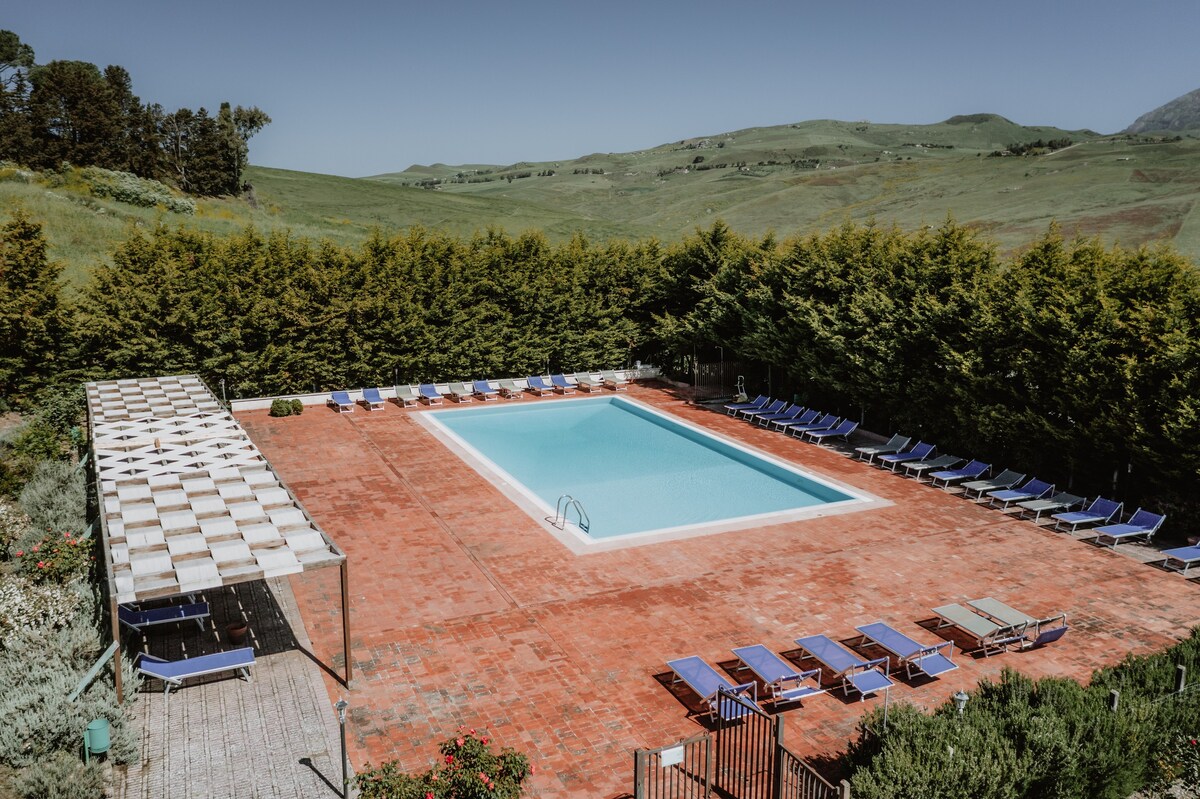 Farmhouse with Pool and Restaurant | Sicily