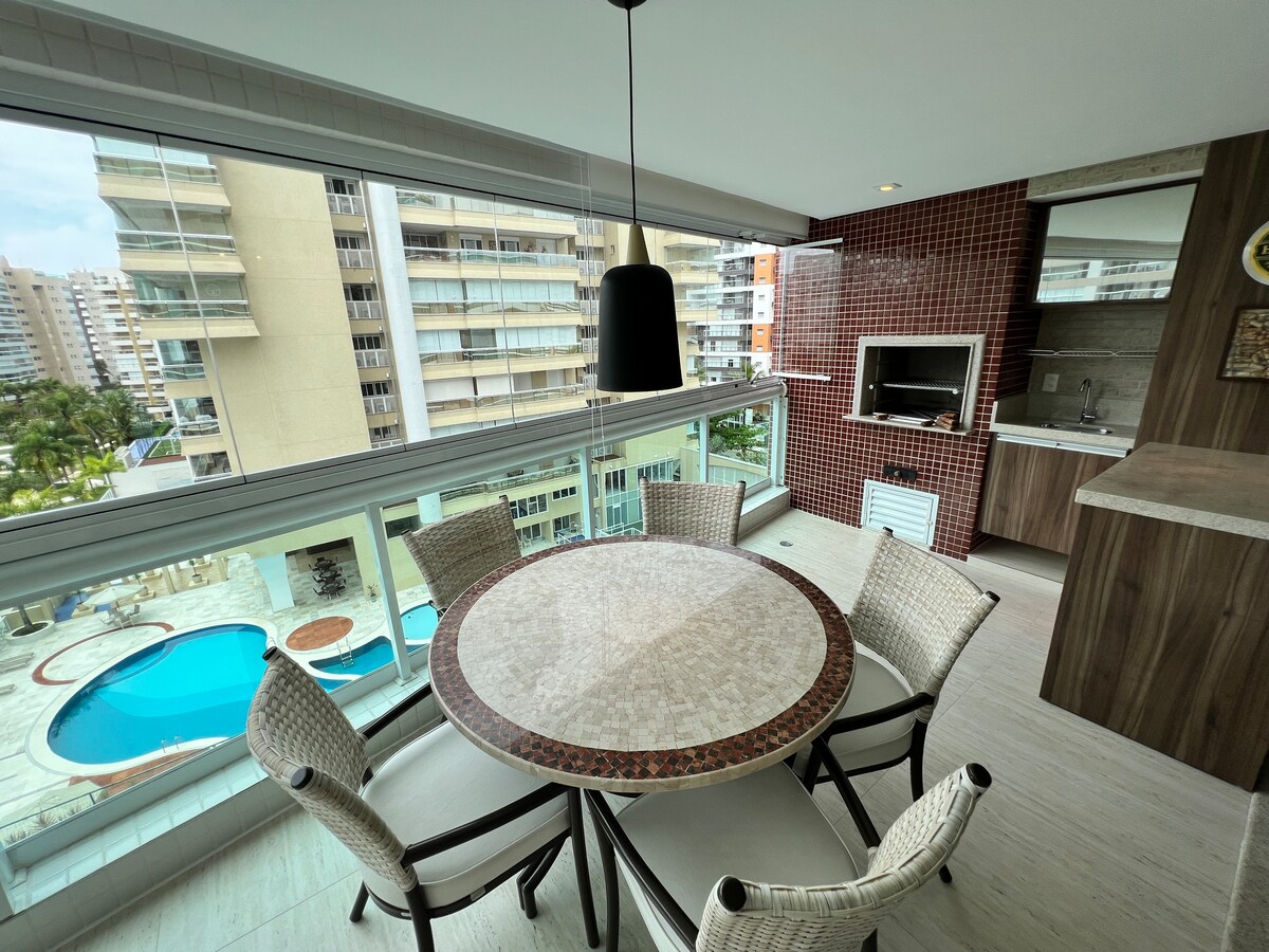 Riviera公寓，带美食阳台和泳池| H221