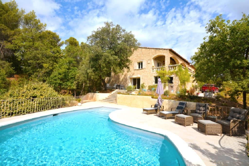 * * * *酒店ESCAPADE FOR TWO IN FURNISHED LUBERON OF TOURISM,