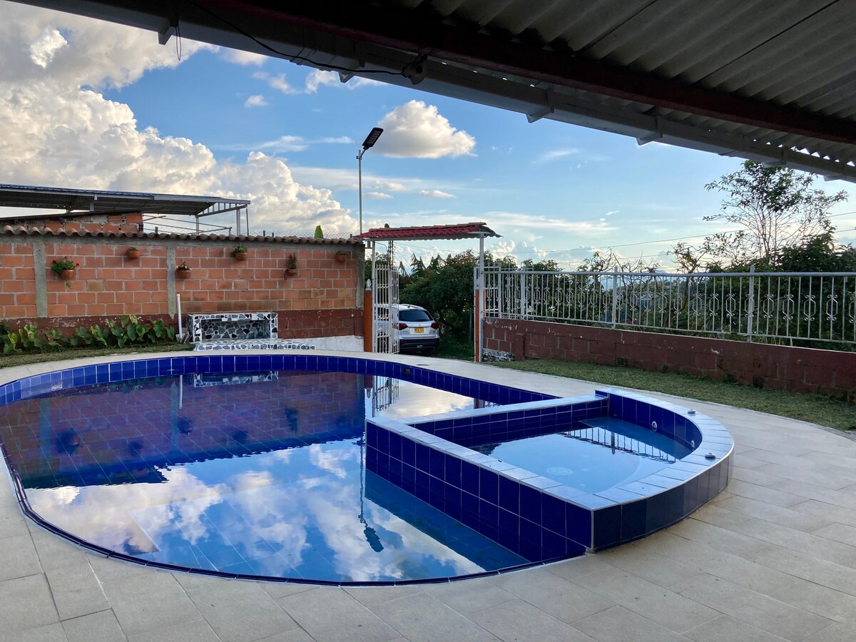 Casa rural con piscina en Pereira