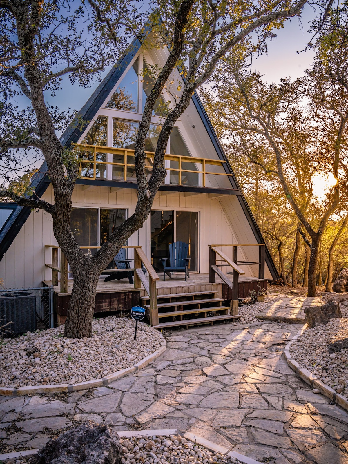 A-frame in Canyon Lake with Hill Country Views