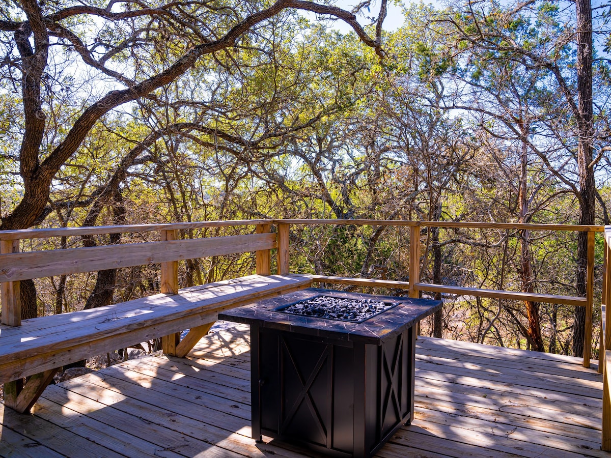 A-frame in Canyon Lake with Hill Country Views